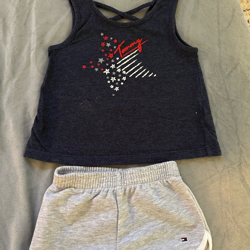 Tommy Hilfiger short set  4T